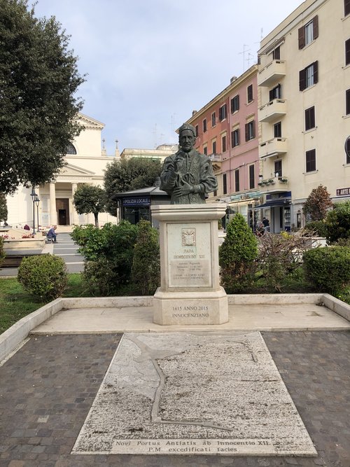 Picture Statua a Papa Innocenzo XII